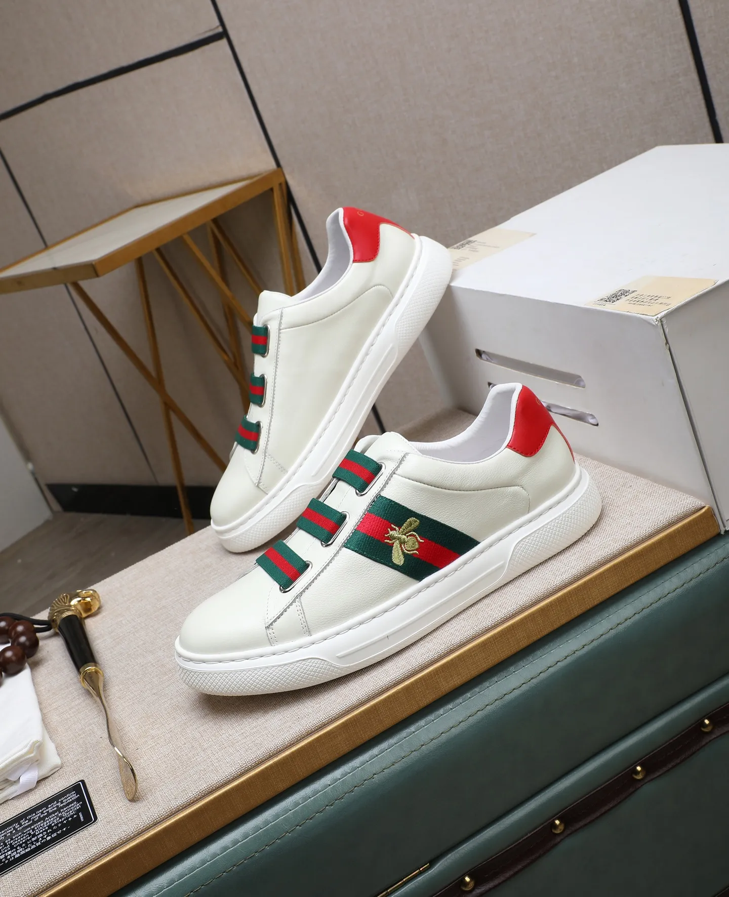 Men's shoes 💰480 GUCCI🔍🔍The latest models are available simultaneously at the counter. Original calfskin imported from Italy, genuine leather lining, (high-end, extravagant, and classy) with exquisite workmanship. Soles: Original soles specially provided by the original factory. ⚠Exclusive double-layer movable molded soles are super comfortable⚠. Photos of the real thing. 🎬The real thing is even better.